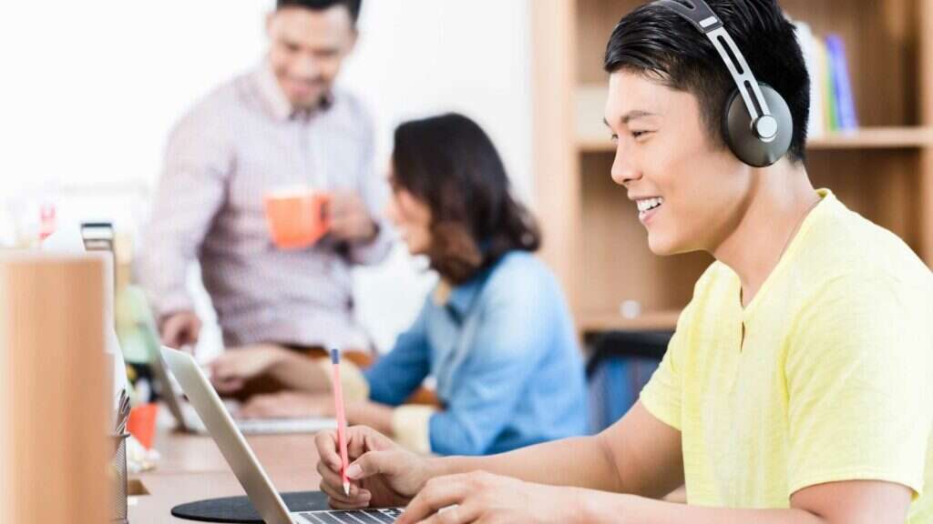 training a virtual team