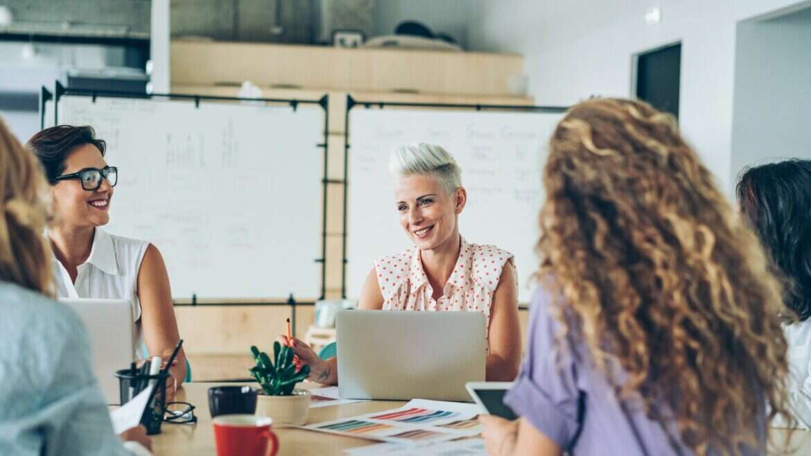 how to manage outsourced team