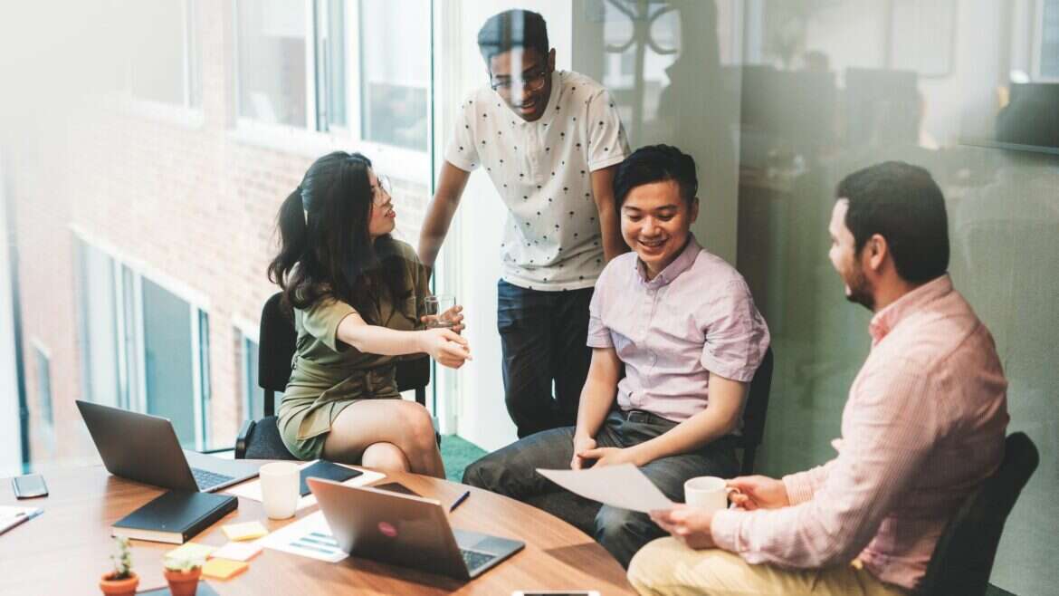 how to start a successful SaaS business