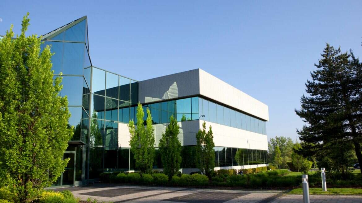 offshoring vs outsourcing