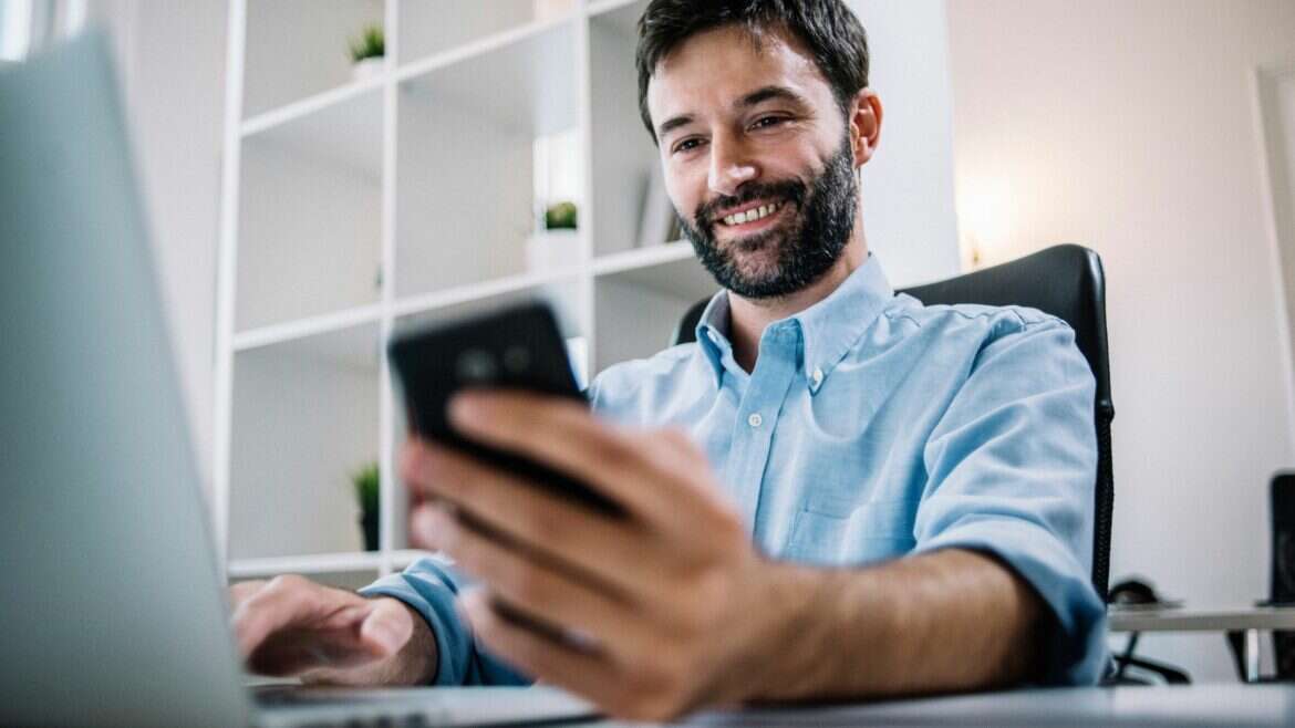 monitoring employee social media