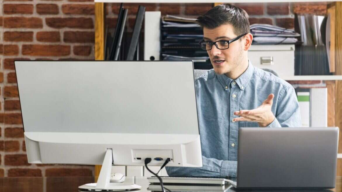 virtual assistant vs employee