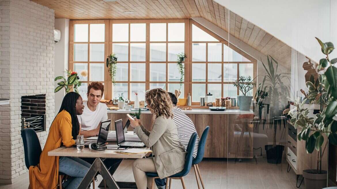 insourcing vs outsourcing