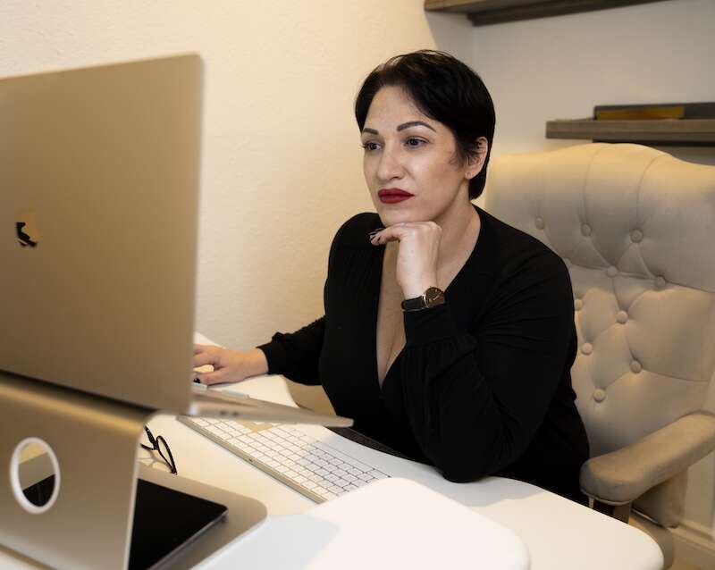 Lara Schmoisman - The Darl