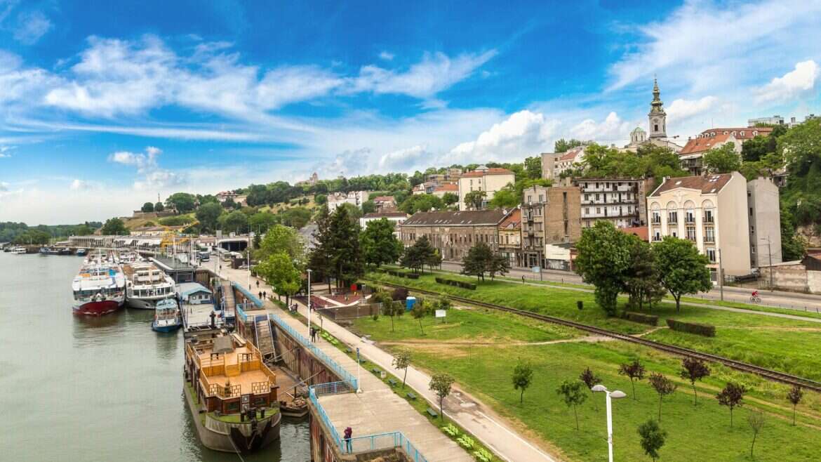 average salary in serbia