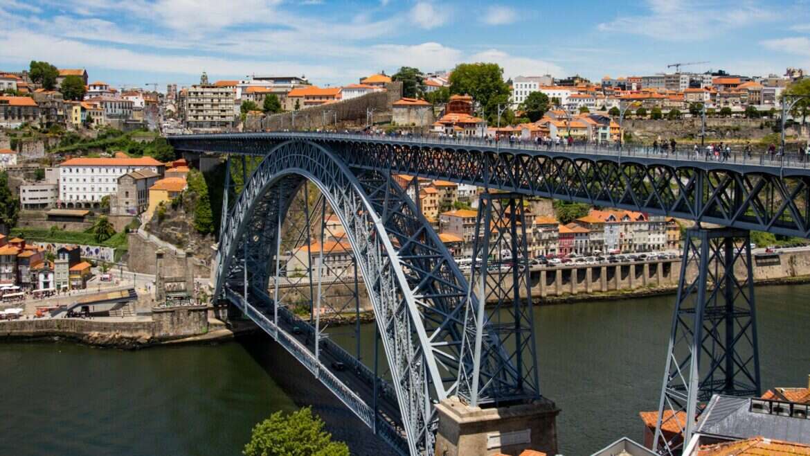 average Salary in Portugal