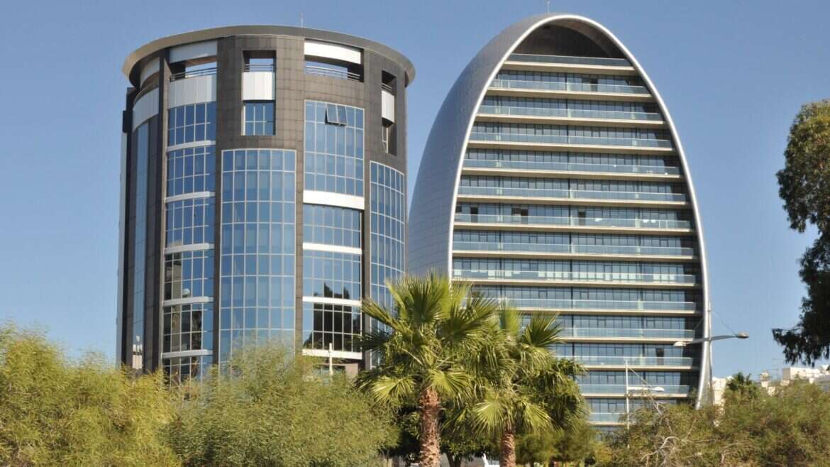 average salary in cyprus