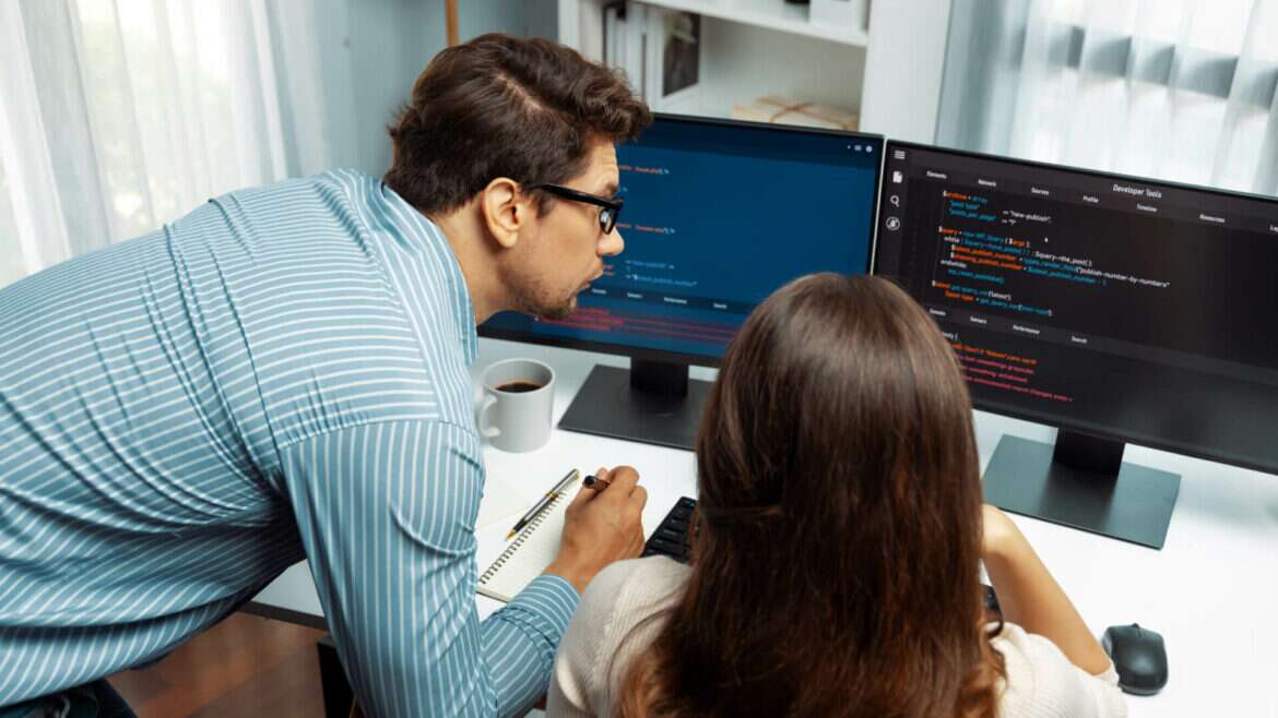 Aussies distrust employers