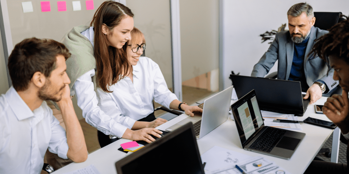 Real-time operational visibility keeps colleagues aligned while working together